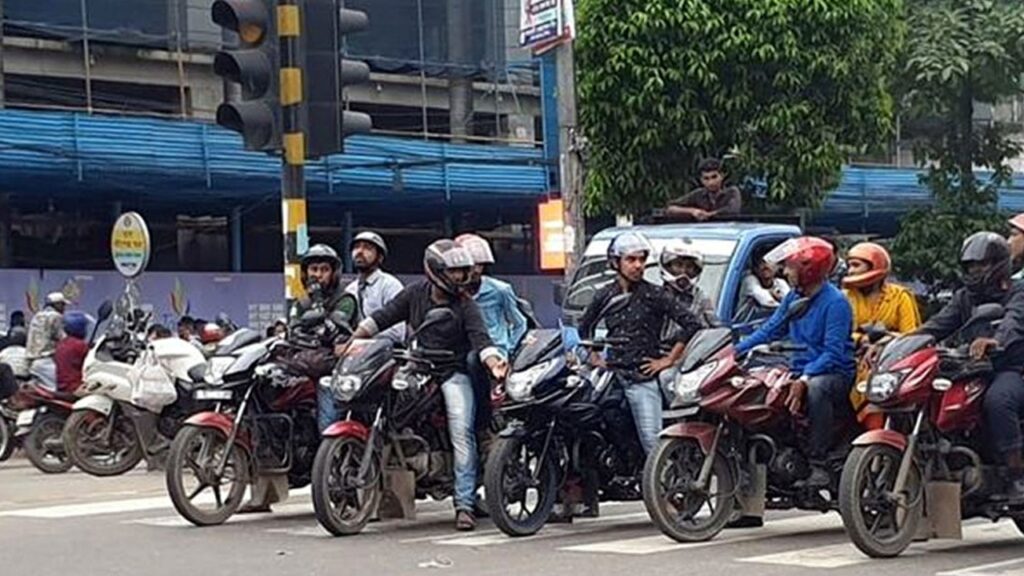 সারা দেশে বন্ধ হলো মোটরসাইকেল চলাচল