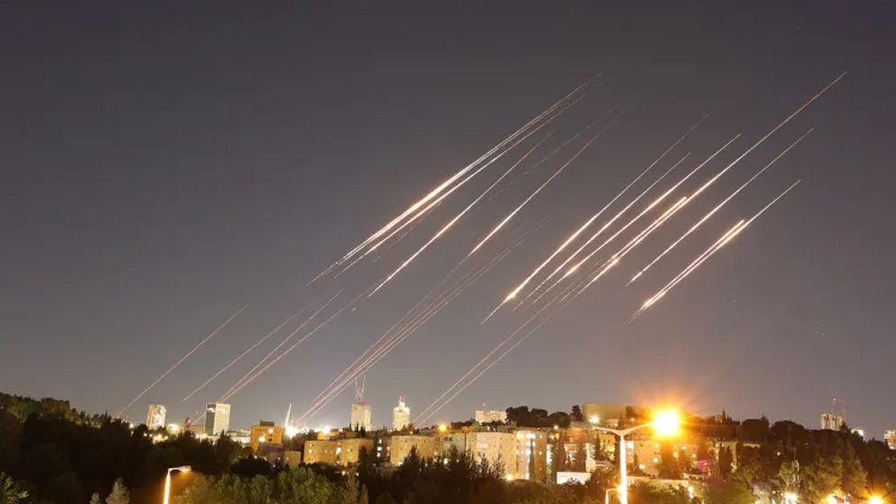 ইসরাইলে ব্যালিস্টিক ক্ষেপণাস্ত্র ছুড়ল ইরান